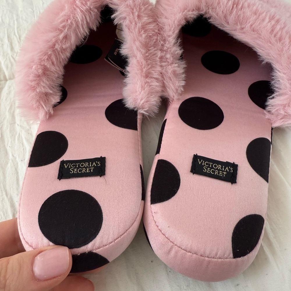 Victoria's Secret Signature Satin Slipper with Faux Fur - Picture 6 of 9
